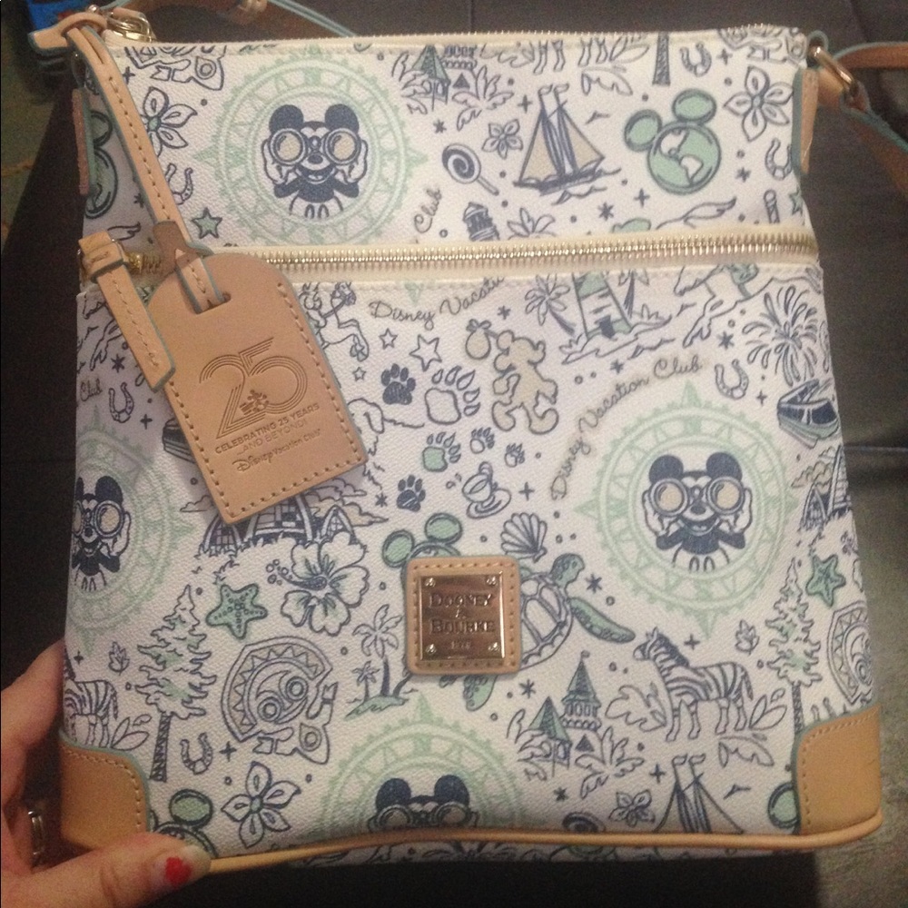 NWOT Disney vacation club dooney cross body purse